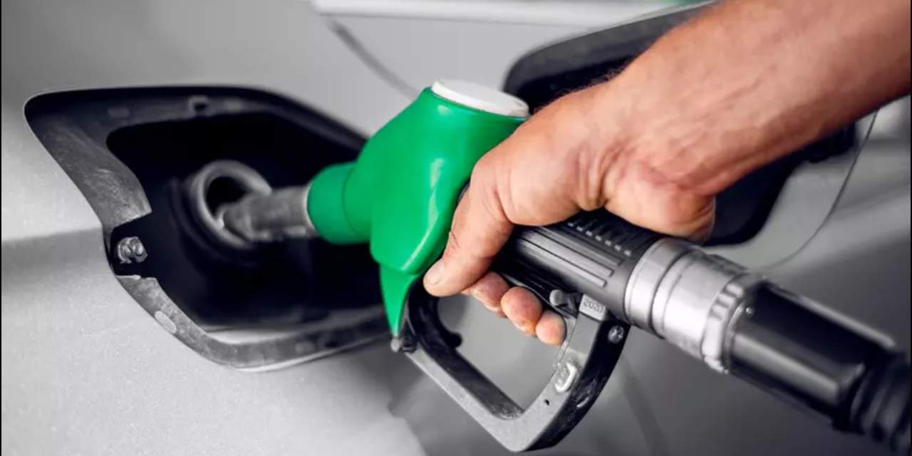 petrolde-dususten-sonra-gozler-akaryakit-tabelasinda-xYpwWxs1