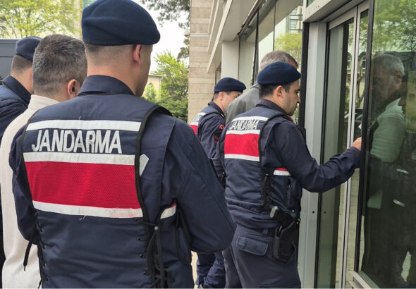 samsunda-uyusturucu-ve-silah-operasyonu-3-tutuklama-9yOZnllt