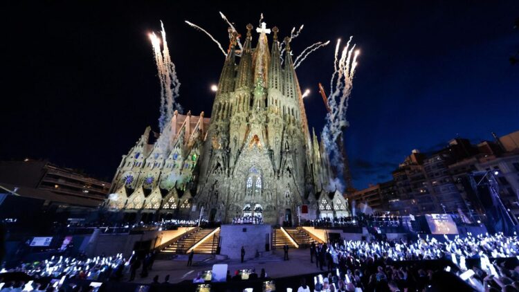 Sagrada Familia, 172,5 metreyle dünyanın en yüksek kilisesi oldu